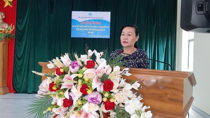 Đồng chí Nguyễn Thị Tiếng Thơ - Chủ tịch Hội LHPN huyện phát biểu tại buổi ra mắt