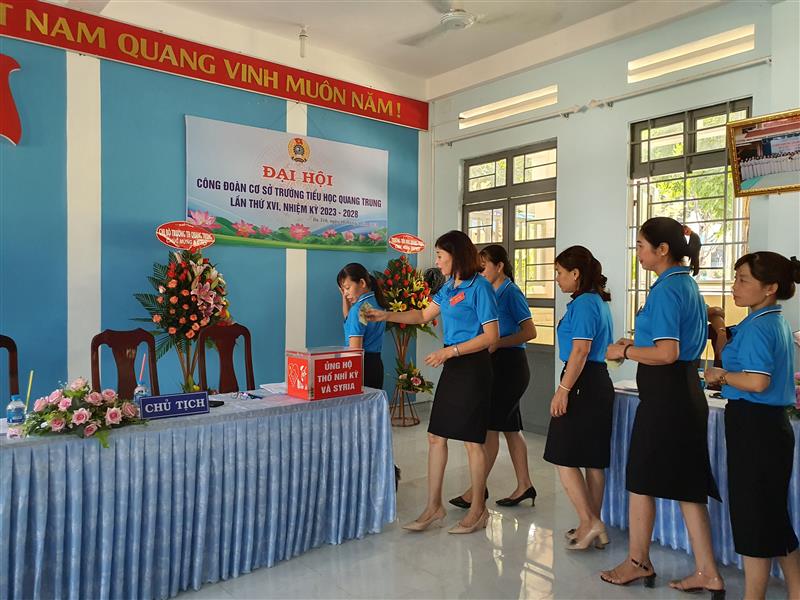 Trường tiểu học Quang Trung quyên góp ủng hộ nhân dân Thổ Nhĩ Kỳ và Syria