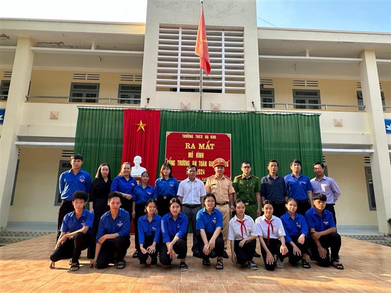 “Cổng trường an toàn giao thông” - Mô hình nhỏ, ý nghĩa lớn