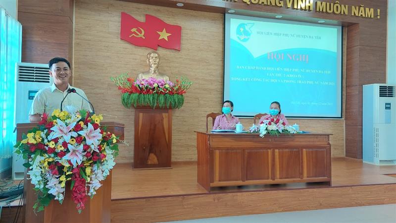 Đồng chí Phan Đức Thái – Phó Bí thư Thường trực Huyện ủy phát biểu chỉ đạo Hội nghị.