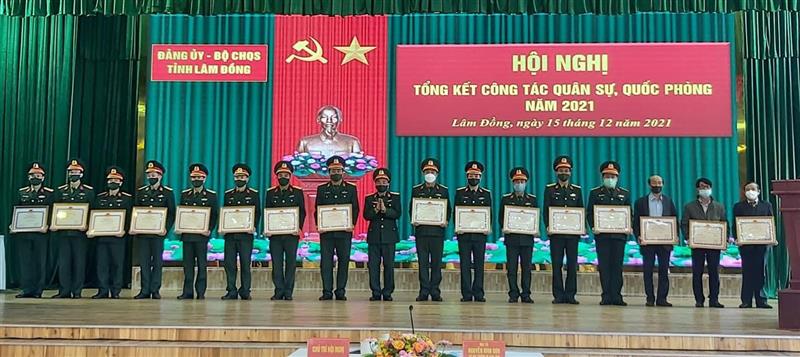Tư lệnh Quân khu 7 tặng bằng khen cho Hội đồng Nghĩa vụ Quân sự huyện Đạ Tẻh gian đoạn 2016 - 2021