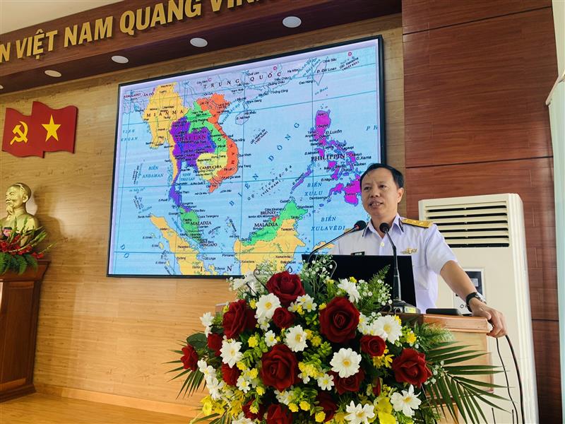 Trung tá Vũ Viết Bằng – Chủ nhiệm Chính trị Lữ đoàn 162 thông tin về tình hình biển, đảo Việt Nam