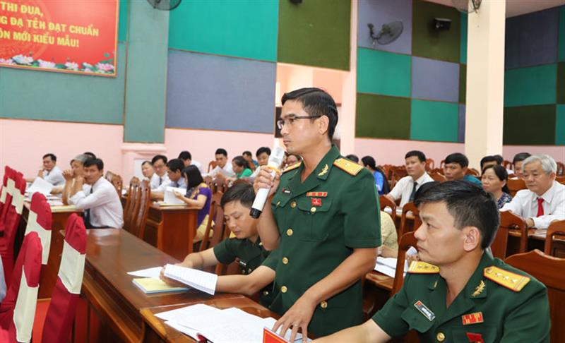 Các đại biểu thảo luận về Đề án nhân sự Ban Chấp hành Đảng bộ huyện Đạ Tẻh khóa IX