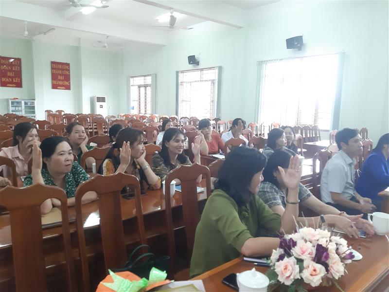 Biểu quyết bầu chức danh Chủ tịch Hội LHPN huyện Đạ Tẻh