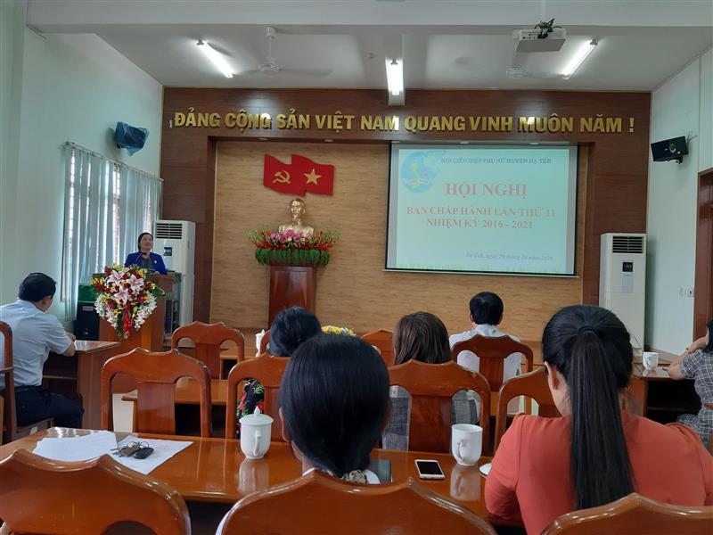 Đồng chí Phạm Thị Ánh Tuyết - TUV, Phó Chủ tịch Hội LHPN tỉnh Lâm Đồng phát biểu chỉ đạo tại Hội nghị