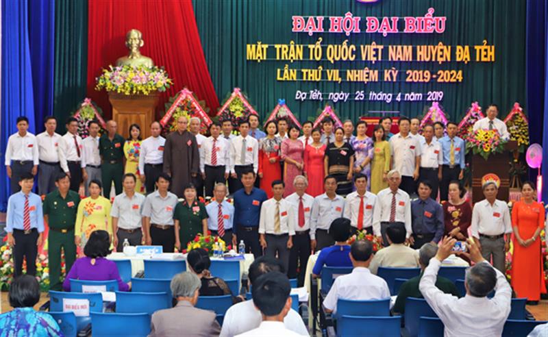 Ủy viên UBMTTQ huyện Đạ Tẻh khóa mới ra mắt Đại hội