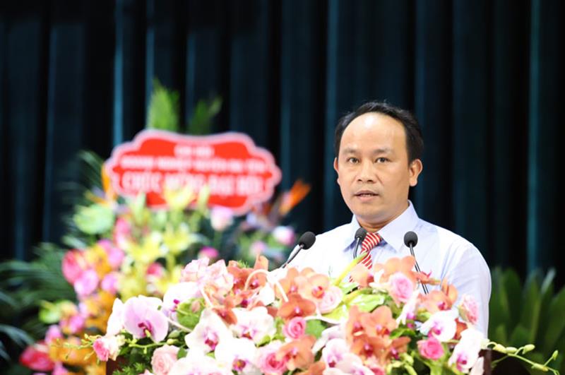 Đồng chí Hồ Quốc Phong - Trưởng Ban Tuyên giáo Huyện ủy Đạ Tẻh phát biểu tham luận