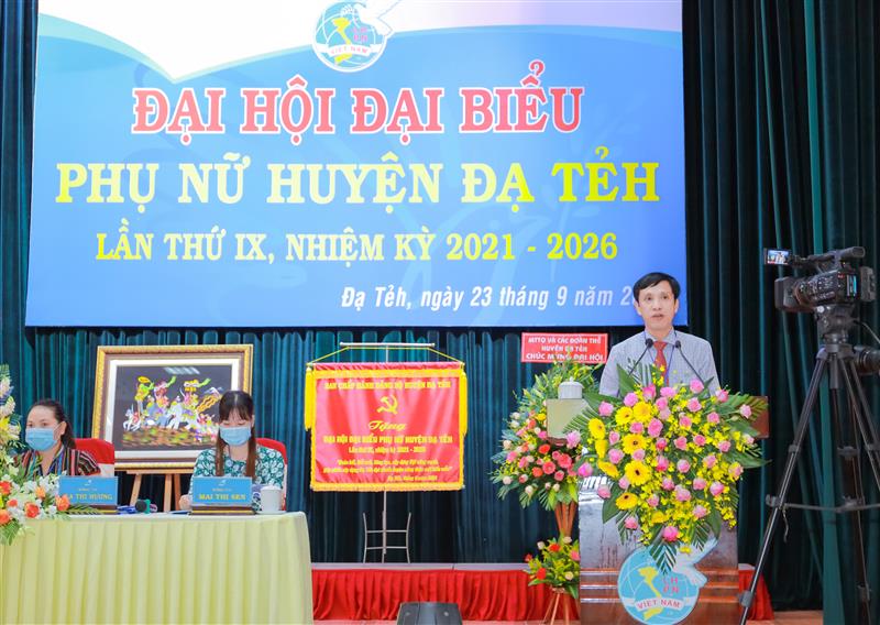 Đồng chí Nguyễn Mạnh Việt – Quyền Bí thư Huyện ủy, Chủ tịch HĐND huyện phát biểu chỉ đạo Đại hội