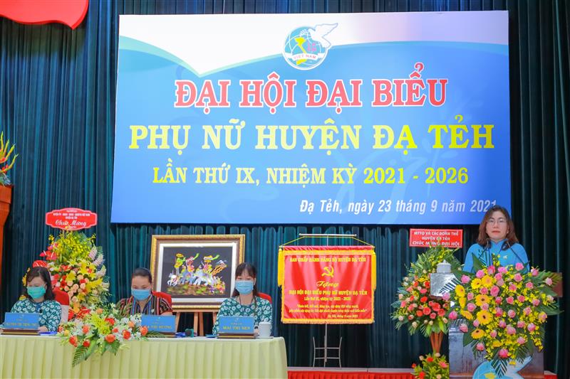 Đồng chí Nguyễn Thị Phương Thảo – Phó Chủ tịch Hội LHPN tỉnh Lâm Đồng phát biểu chỉ đạo Đại hội
