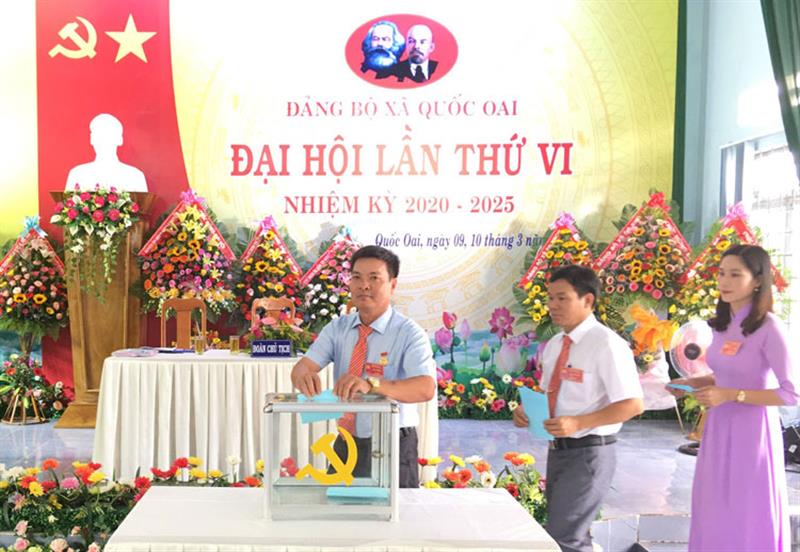 Các đại biểu bầu Ban Chấp hành Đảng bộ xã Quốc Oai nhiệm kỳ 2020 - 2025