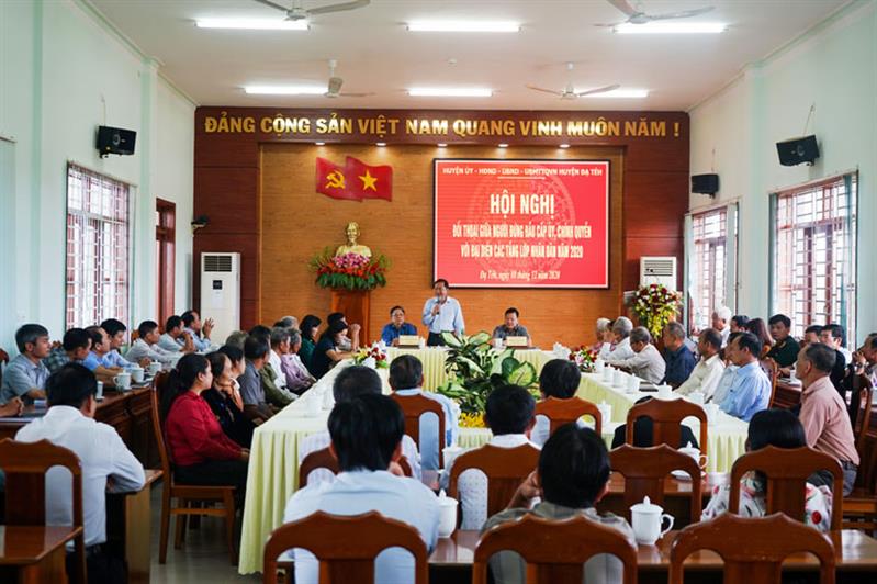 Toàn cảnh buổi đối thoại trực tiếp giữa người đứng đầu cấp ủy, chính quyền với đại diện các tầng lớp nhân dân huyện Đạ Tẻh