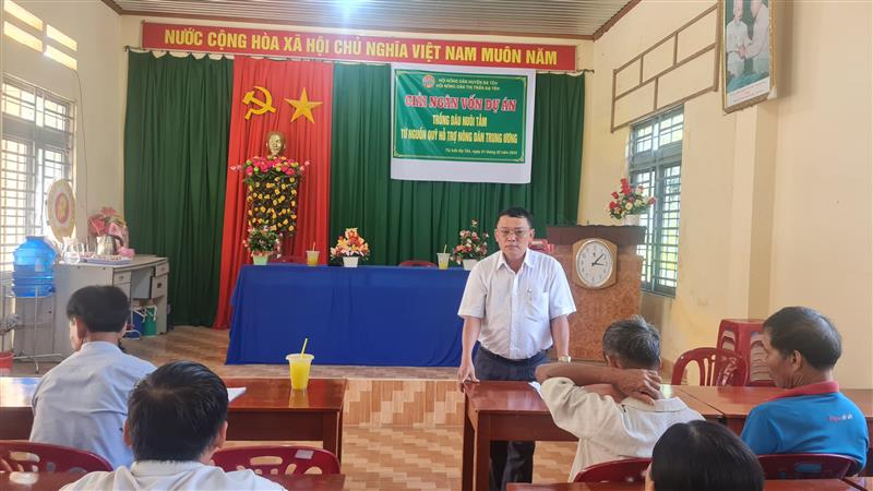 Đồng chí Lê Thanh Hải, Phó Chủ tịch Hội Nông dân huyện phát biểu tại buổi giải ngân