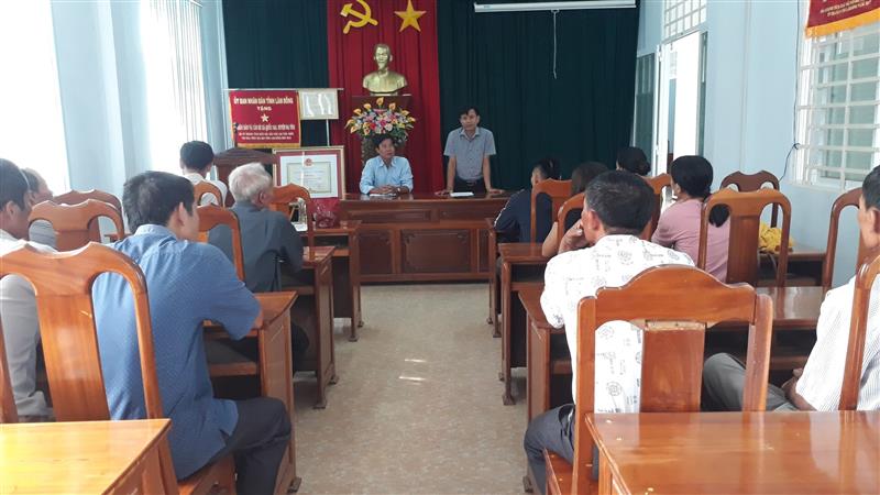 Đồng chí Hoàng Hồng Giang - PCT Hội Nông dân huyện quán triệt một số nội dung trước khi tiến hành giải ngân