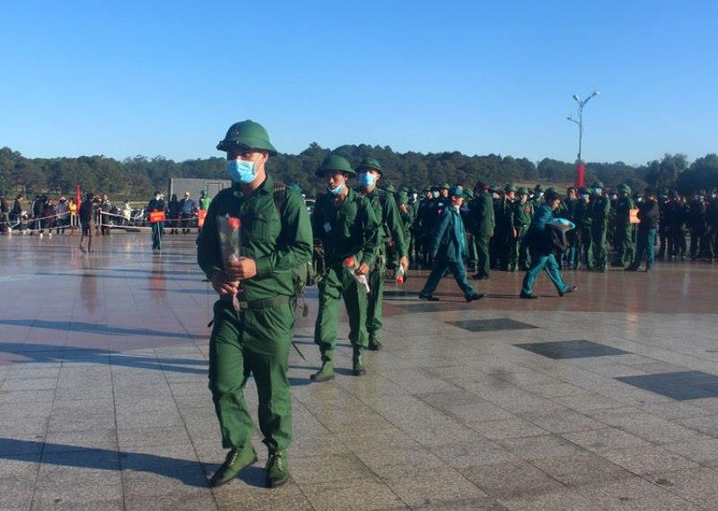 Thanh niên Đà Lạt hăng hái lên đường nhập ngũ