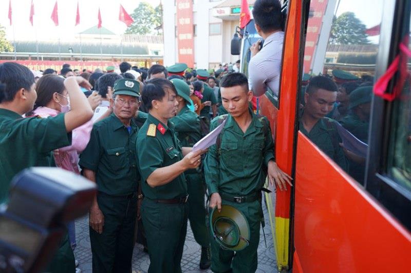 Các tân binh Đạ Tẻh lên đường nhập ngũ