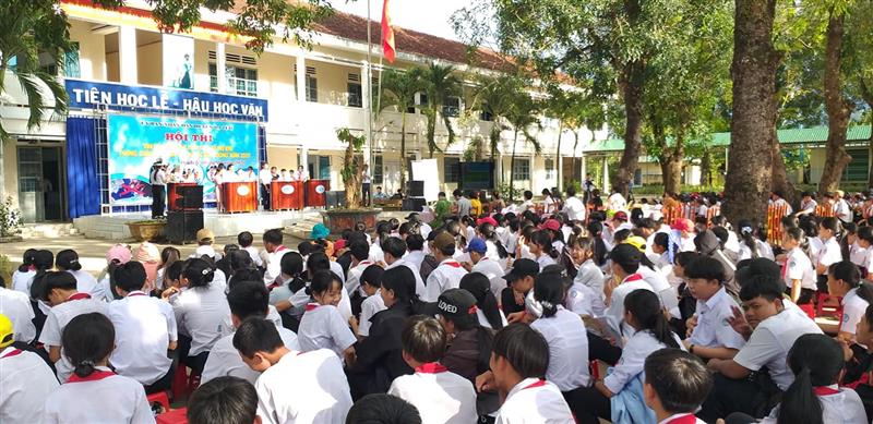 Hội thi “Tìm hiểu kiến thức pháp luật về trẻ em phòng chống xâm hại và bạo lực học đường” năm 2020 tại trường THCS Nguyễn Du, thị trấn Đạ Tẻh