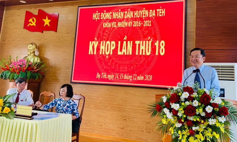 Đồng chí Tôn Thiện Đồng – Bí thư Huyện ủy, Chủ tịch HĐND huyện Đạ Tẻh phát biểu khai mạc kỳ họp