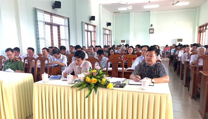 Các đại biểu tham dự kỳ họp thứ 18 HÐND huyện Đạ Tẻh khóa VI