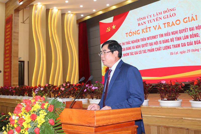 Đồng chí Trần Đình Văn – Phó Bí thư Thường trực Tỉnh ủy, Trưởng đoàn ĐBQH tỉnh phát biểu chỉ đạo tại hội nghị