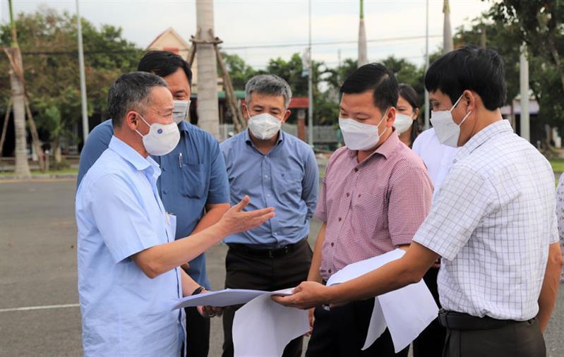 Đồng chí Trần Văn Hiệp - Phó Bí thư Tỉnh ủy, Chủ tịch UBND tỉnh Lâm Đồng và đoàn công tác đến kiểm tra thực tế tại Dự án Nhà văn hóa – Thiếu nhi huyện Đạ Tẻh