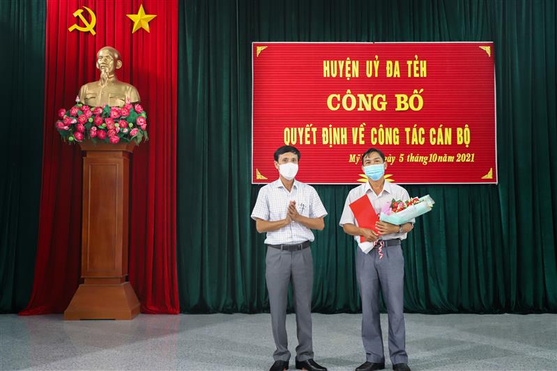 Công bố quyết định luân chuyển đ/c Hà Văn Hậu