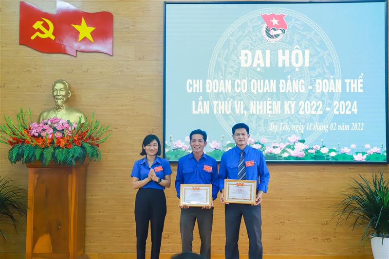 Khen thưởng đoàn viên xuất sắc