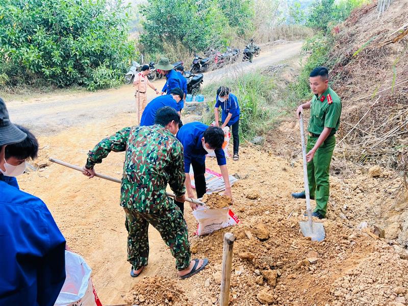 Hoạt động tu sửa đường giao thông nông thôn