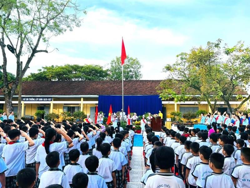 Một số hình ảnh của buổi chào cờ và sinh hoạt dưới cờ điểm tại trường Tiểu học Võ Thị Sáu