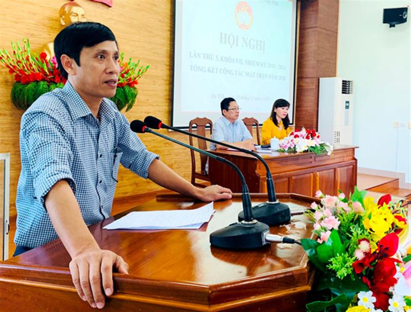 Đồng chí Nguyễn Mạnh Việt - Phó Bí thư Thường trực Huyện ủy Đạ Tẻh phát biểu tại hội nghị