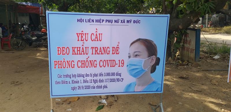 Các bản tuyên truyền bầu cử đi đôi với phòng chống dịch bệnh Covid-19 của Phụ nữ xã Mỹ Đức