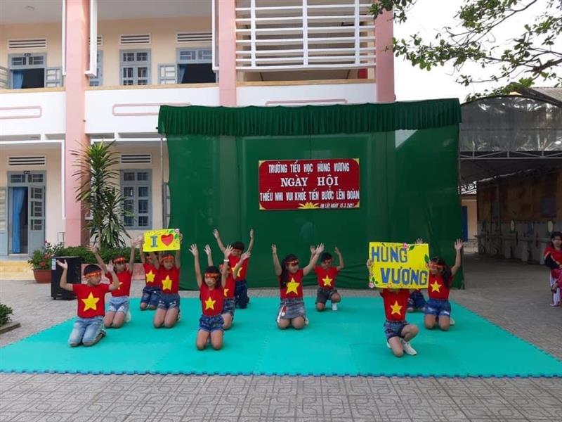 Ngày hội “Thiếu nhi khỏe - Tiến bước lên Đoàn” tại trường Tiểu học Hùng Vương