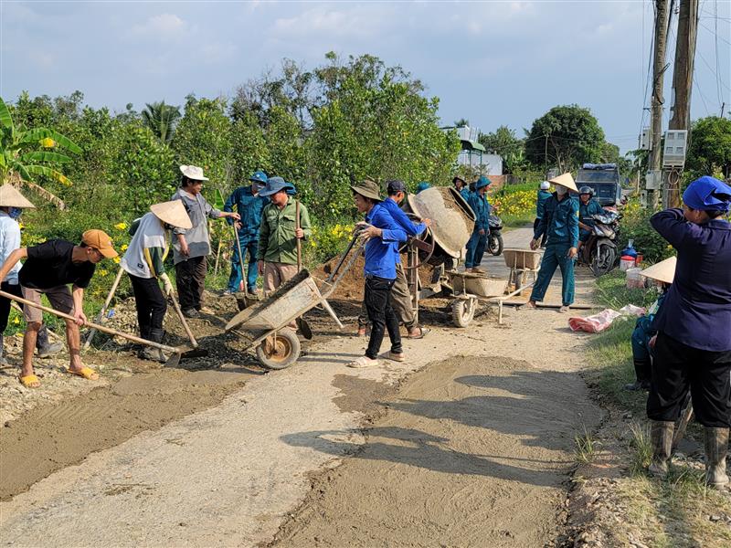 Ban chỉ huy quân sự xã An Nhơn thực hiện công tác dân vận