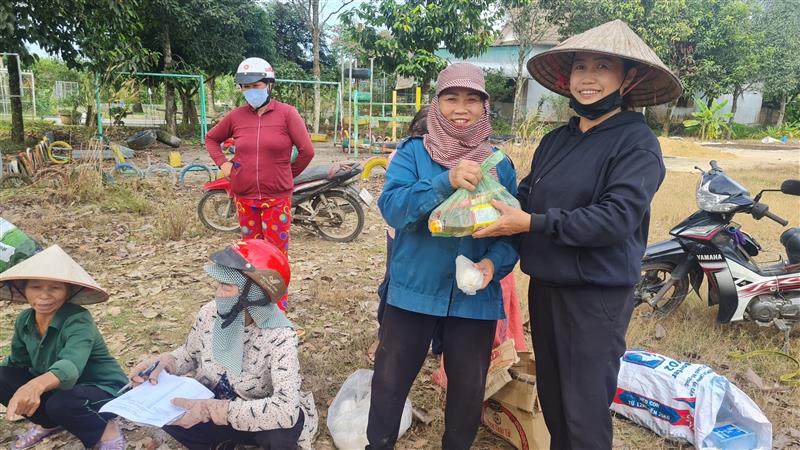 Phát huy hiệu quả của mô hình “Đổi rác lấy quà” trong hội viên, nông dân thị trấn Đạ Tẻh