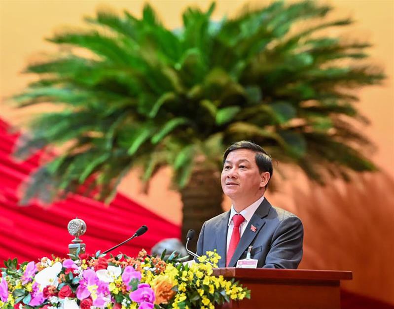 Đồng chí Trần Đức Quận - Bí thư Tỉnh ủy Lâm Đồng đọc tham luận tại Đại hội XIII của Đảng