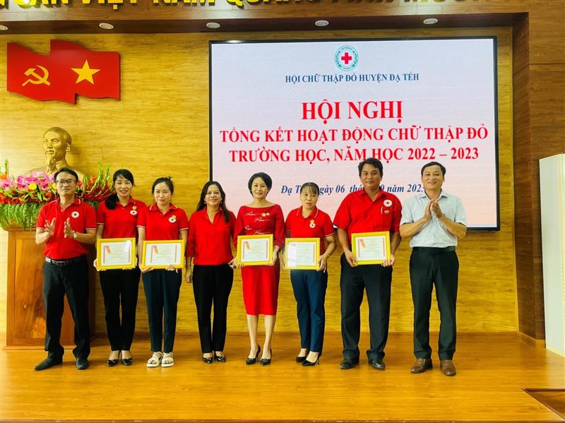 Các cá nhân được nhận kỷ niệm chương “Vì sự nghiệp nhân đạo” của Hội CTĐ Việt Nam