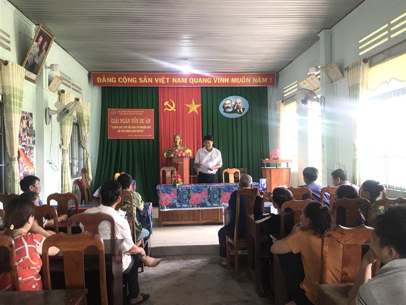 Đồng chí Trần Hùng Cường - Chủ tịch HND huyện quán triệt các quy định vay Quỹ HTND cho hội viên