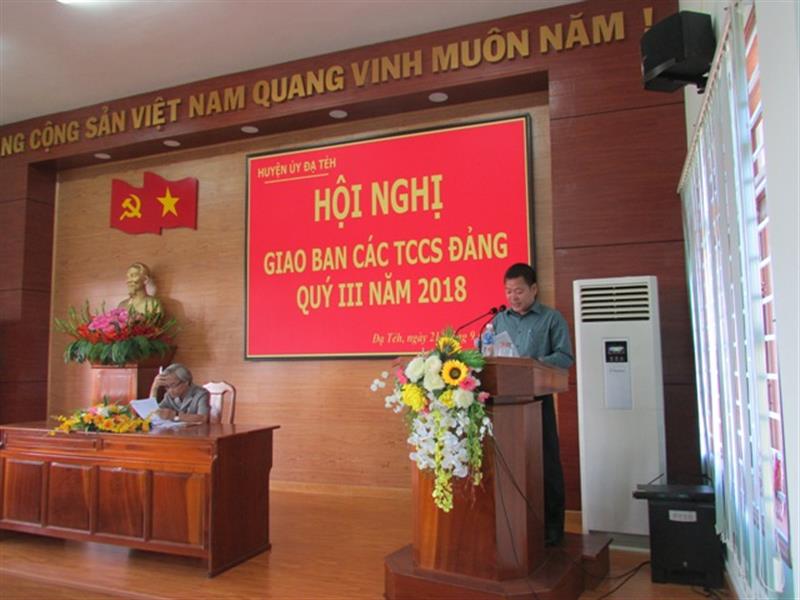 Đ/c Tống Giang Nam, HUV, Chánh Văn phòng Huyện ủy thông qua báo cáo công tác xây dựng Đảng 9 tháng đầu năm 2018