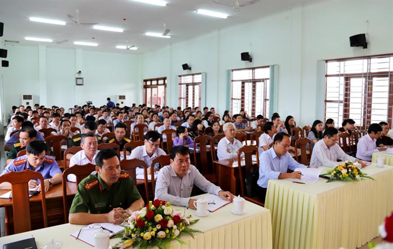 Đông đảo cán bộ chủ chốt huyện Đạ Tẻh tham gia học tập, quán triệt Nghị quyết Đại hội Đảng bộ tỉnh Lâm Đồng