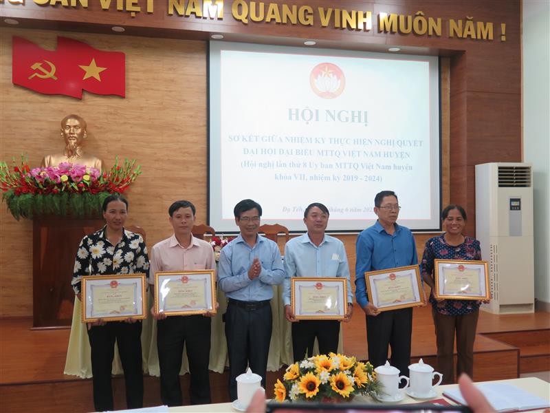 Khen thưởng của UBND tỉnh Lâm Đồng