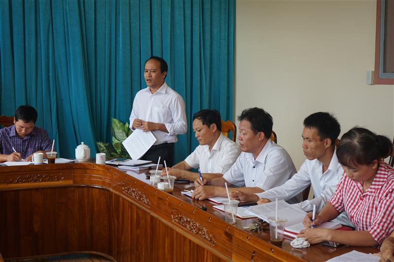 Đ/c Hồ Quốc Phong, Ủy viên Ban Thường vụ, Trưởng Ban Tuyên giáo Huyện ủy phát biểu tại buổi kiểm điểm