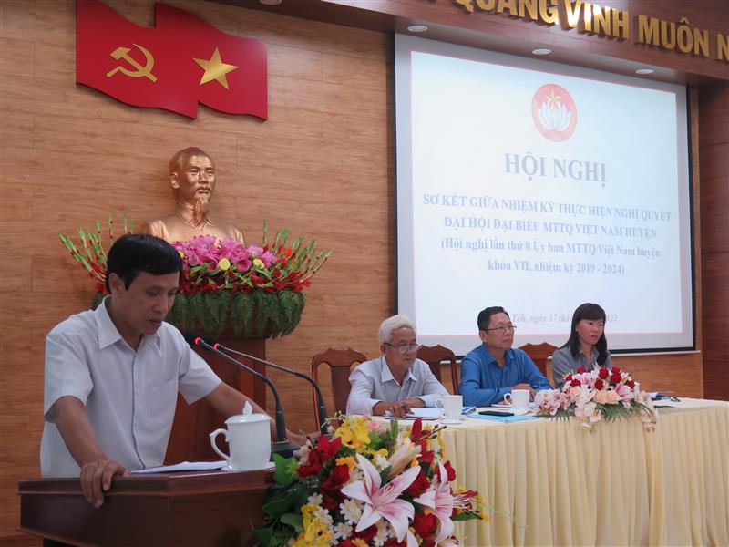 Ông Nguyễn Mạnh Việt - Quyền Bí thư Huyện ủy phát biểu chỉ đạo