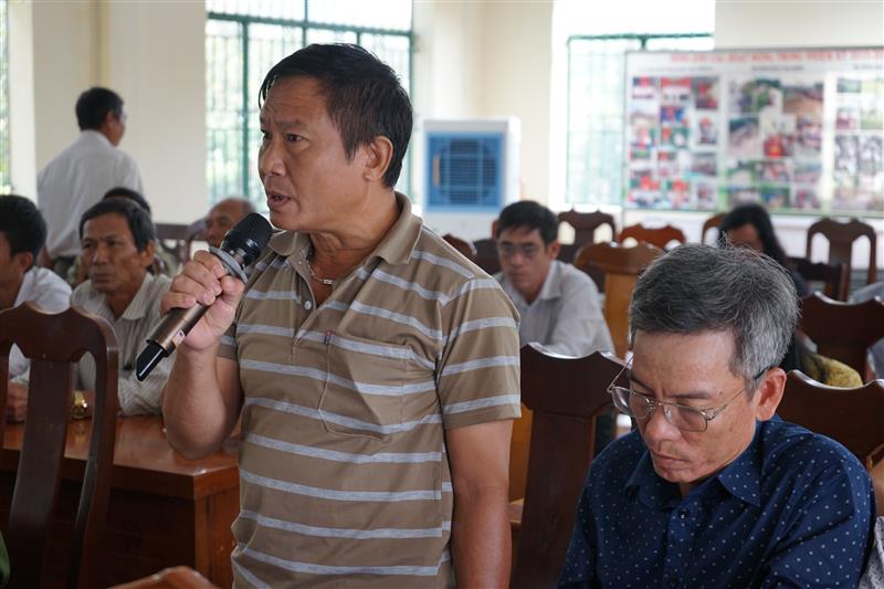 Cử tri xã Đạ Pal trình bày ý kiến, kiến nghị tại buổi tiếp xúc với đại biểu HĐND tỉnh Lâm Đồng khóa IX đơn vị huyện Đạ Tẻh