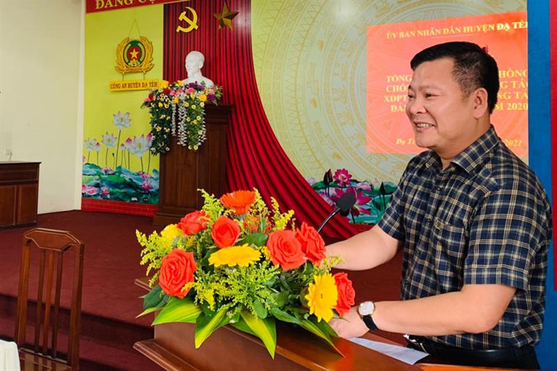 Ông Tống Giang Nam - Chủ tịch UBND huyện Đạ Tẻh phát biểu tại hội nghị