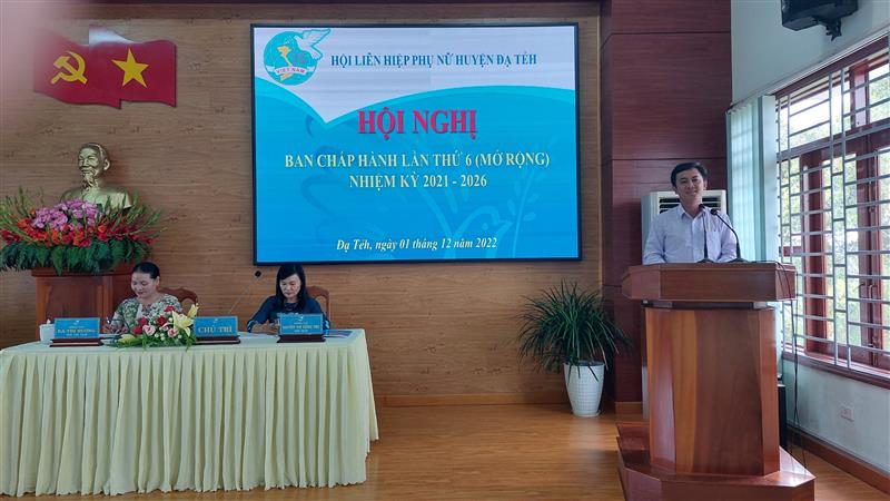 Đ/c Phan Đức Thái, Phó Bí thư thường trực Huyện ủy phát biểu chỉ đạo tại hội nghị