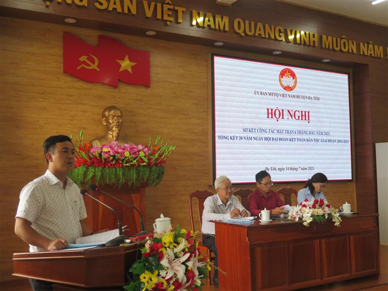 Đ/c Phan Đức Thái - Phó Bí thư Thường trực Huyện ủy phát biểu chỉ đạo tại hội nghị